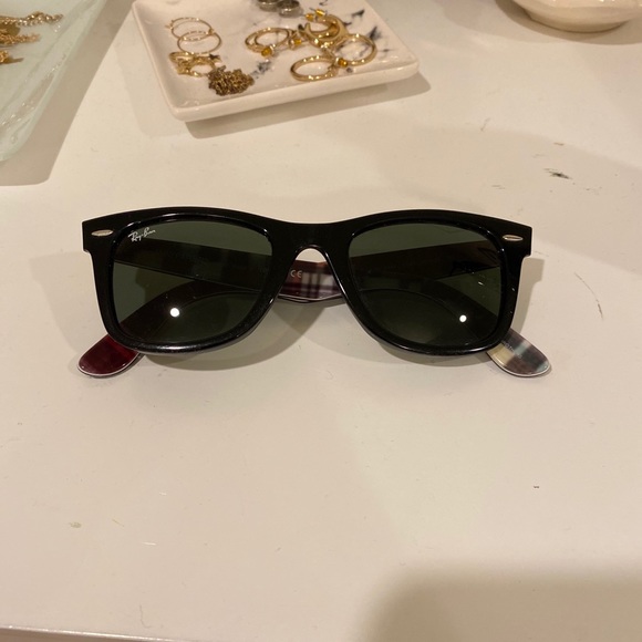 Ray-Ban Wayfarer Sunglasses - Picture 3 of 7